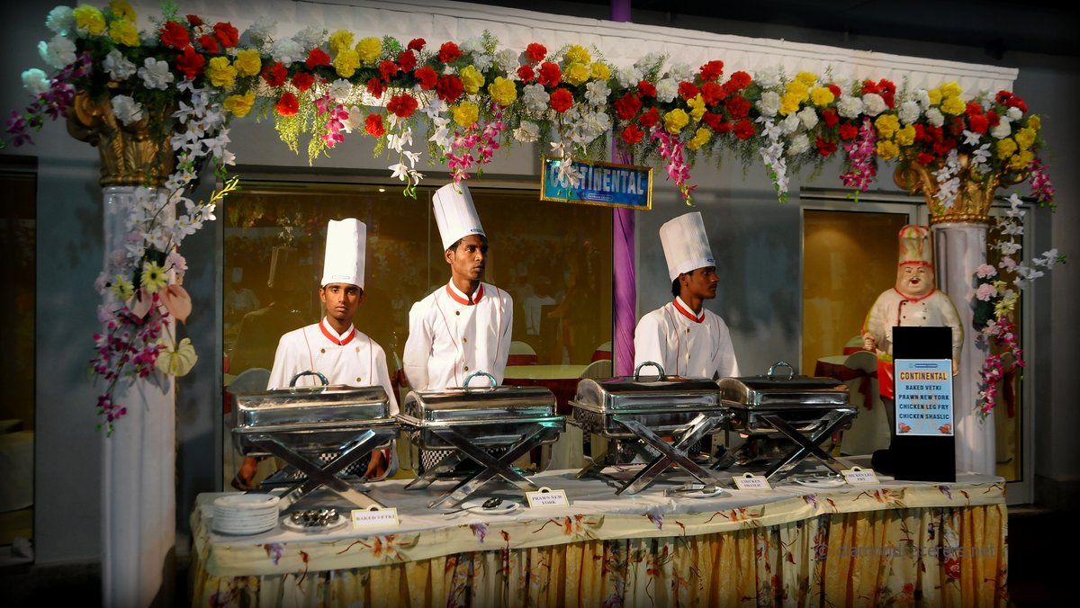 Diamond Caterers - Food Counter